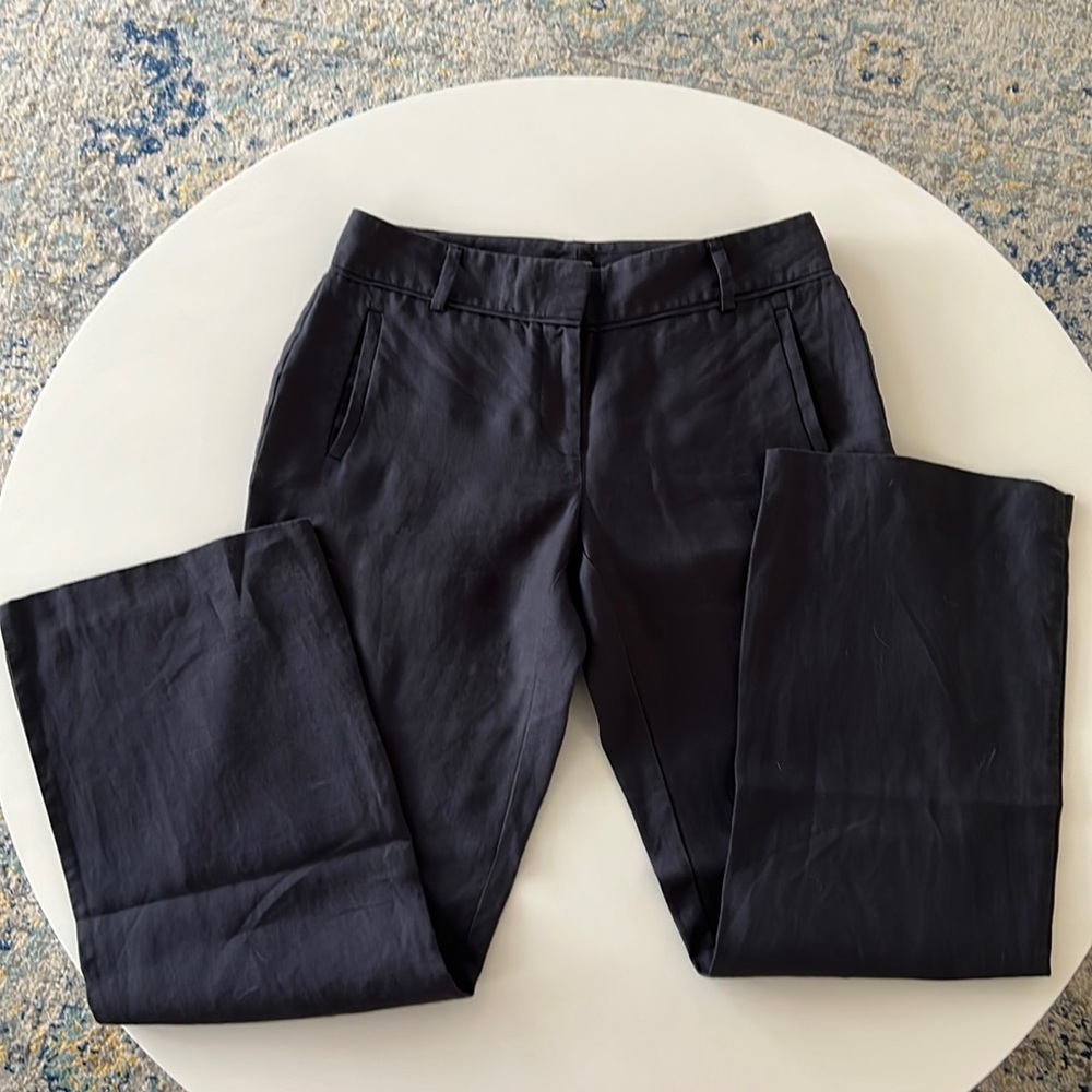 LOFT Julie Trouser. Size 6P. 100% Linen. Navy.